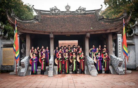 30 người đẹp trong trang phục quan họ