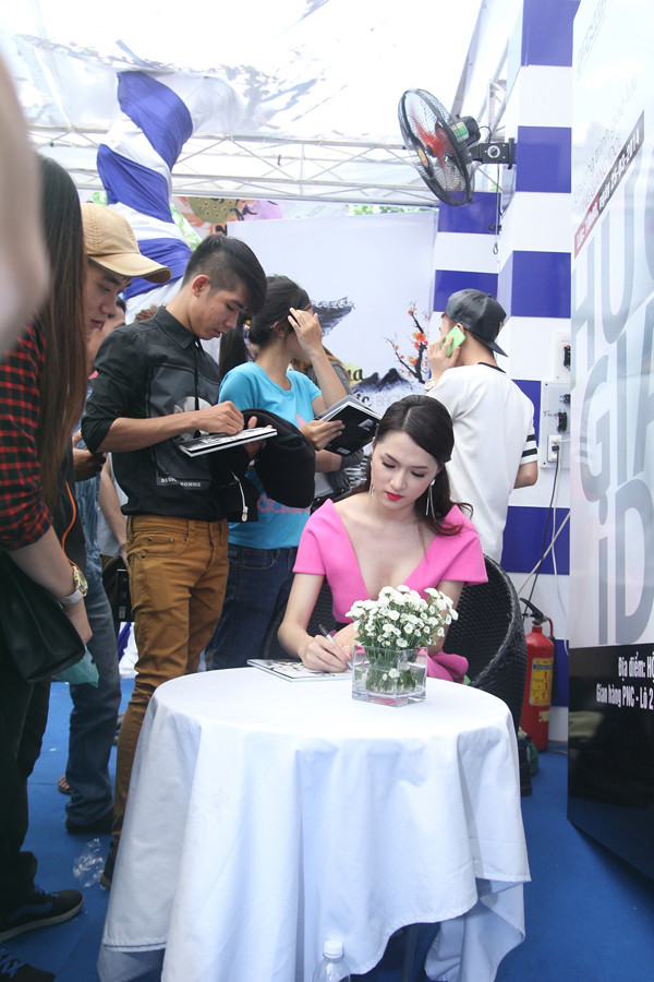 Hương Giang Idol gợi cảm khoe ảnh nam tính ngày bé ảnh 11