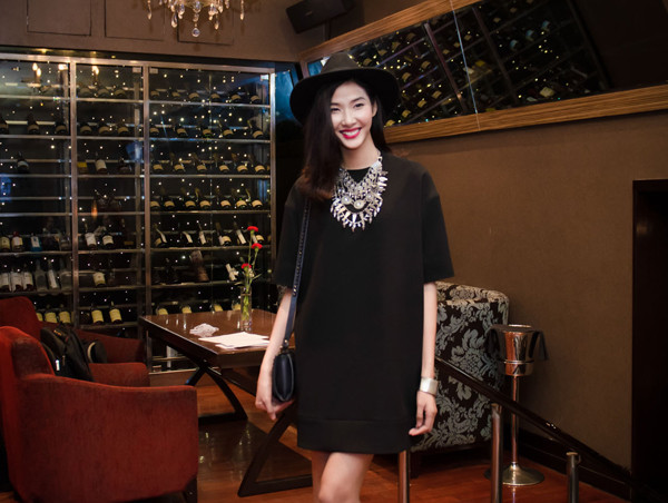 Hồng Quế sexy với váy ren, khoe thân hình mảnh mai ảnh 7