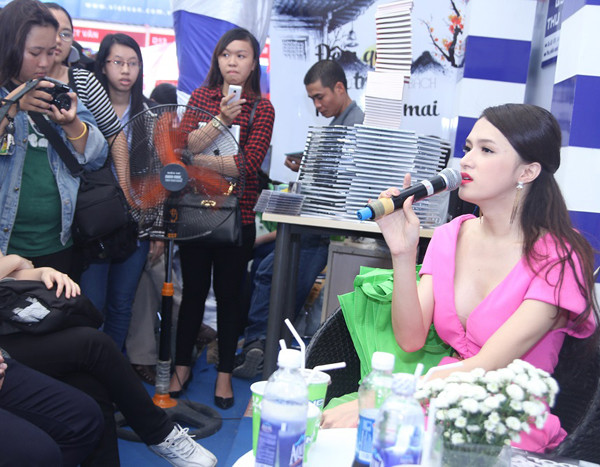 Hương Giang Idol gợi cảm khoe ảnh nam tính ngày bé ảnh 8