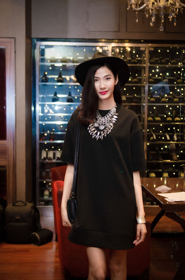 Hồng Quế sexy với váy ren, khoe thân hình mảnh mai ảnh 6