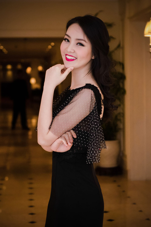 Hồng Quế sexy với váy ren, khoe thân hình mảnh mai ảnh 11