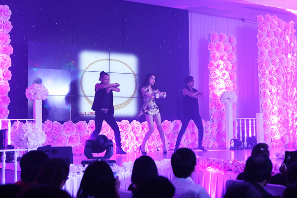 Hương Giang Idol mặc jumpsuit siêu ngắn, nhảy bốc lửa ảnh 7