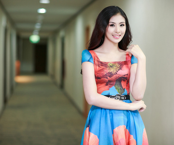Hoa hậu Ngọc Hân xinh đẹp, yêu kiều với váy hoa ảnh 9