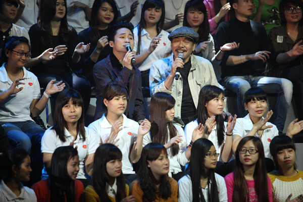 Hoa hậu Thu Thủy 'tái xuất' xinh đẹp trên ghế nóng ảnh 2