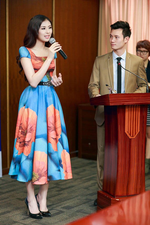 Hoa hậu Ngọc Hân xinh đẹp, yêu kiều với váy hoa ảnh 3