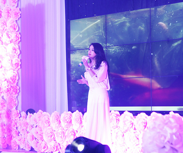 Hương Giang Idol mặc jumpsuit siêu ngắn, nhảy bốc lửa ảnh 9