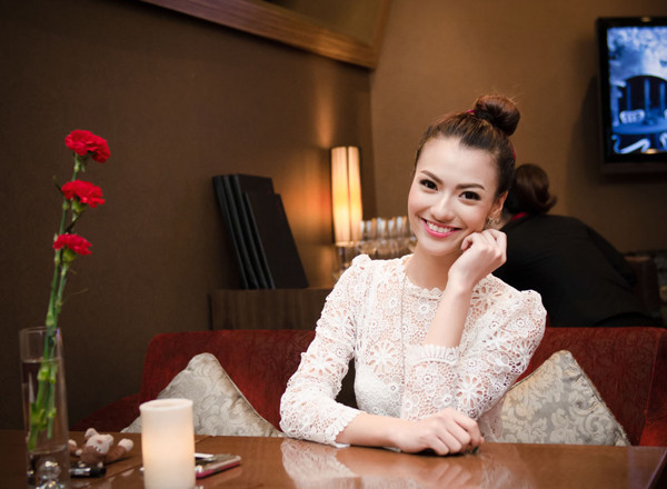 Hồng Quế sexy với váy ren, khoe thân hình mảnh mai ảnh 3