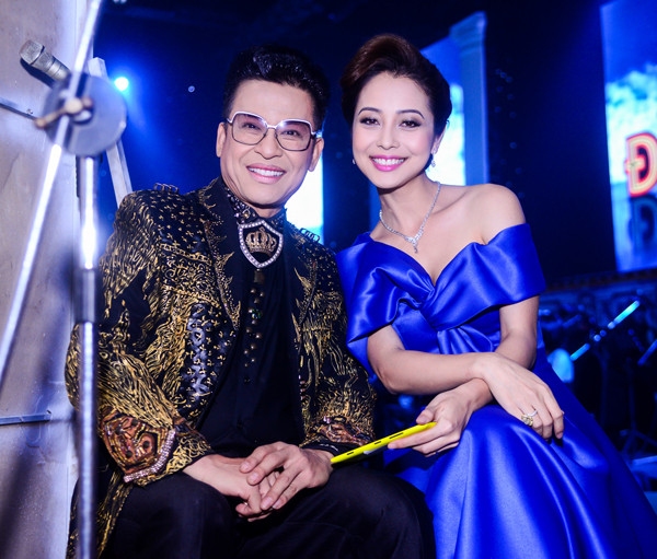 Jennifer Phạm được chồng hộ tống đi làm MC ảnh 10