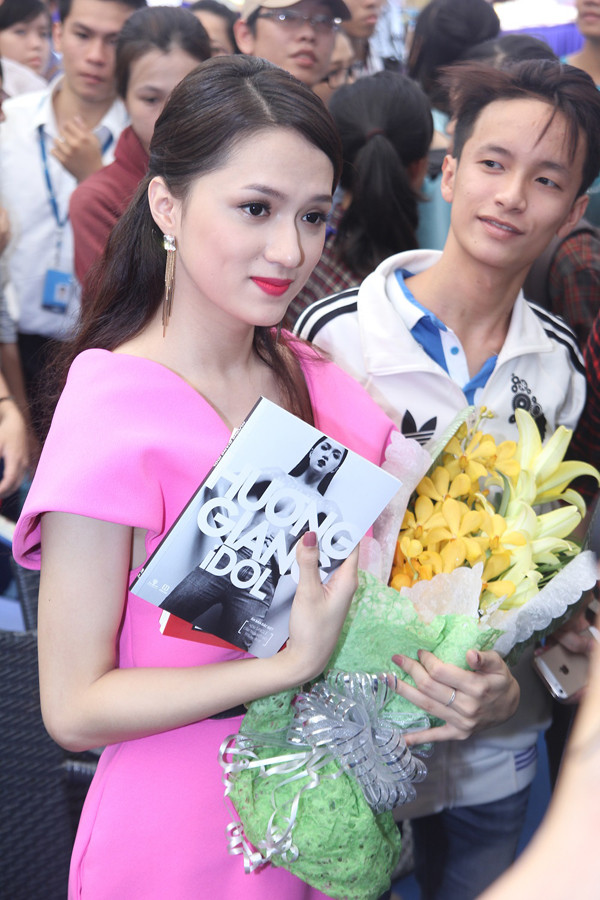 Hương Giang Idol gợi cảm khoe ảnh nam tính ngày bé ảnh 6