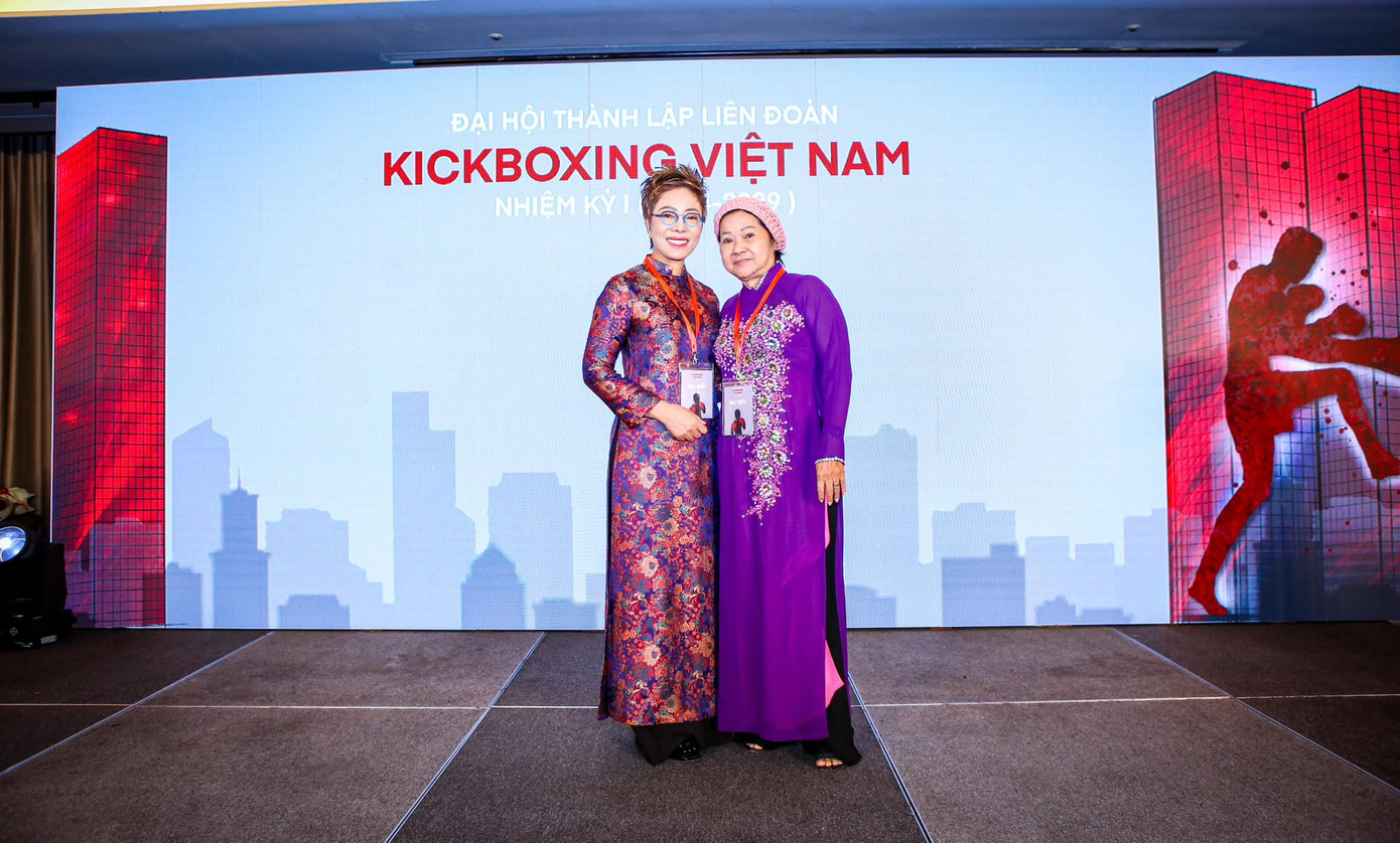 Sau khi rời Liên đoàn bắn súng Việt Nam, bà Nguyễn Thị Nhung, hiện đảm nhiệm cương vị Chủ tịch Công ty cổ phần đầu tư Sen Nam Việt (SENAVI), đã được tín nhiệm bầu vào vị trí Phó chủ tịch của Liên đoàn kickboxing Việt Nam nhiệm kỳ I.