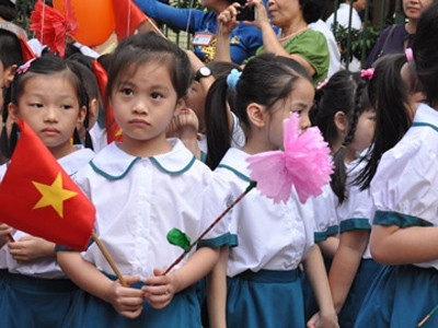 Học sinh lớp 1 trong ngày khai giảng năm học 2012. (Ảnh: Văn Chung)