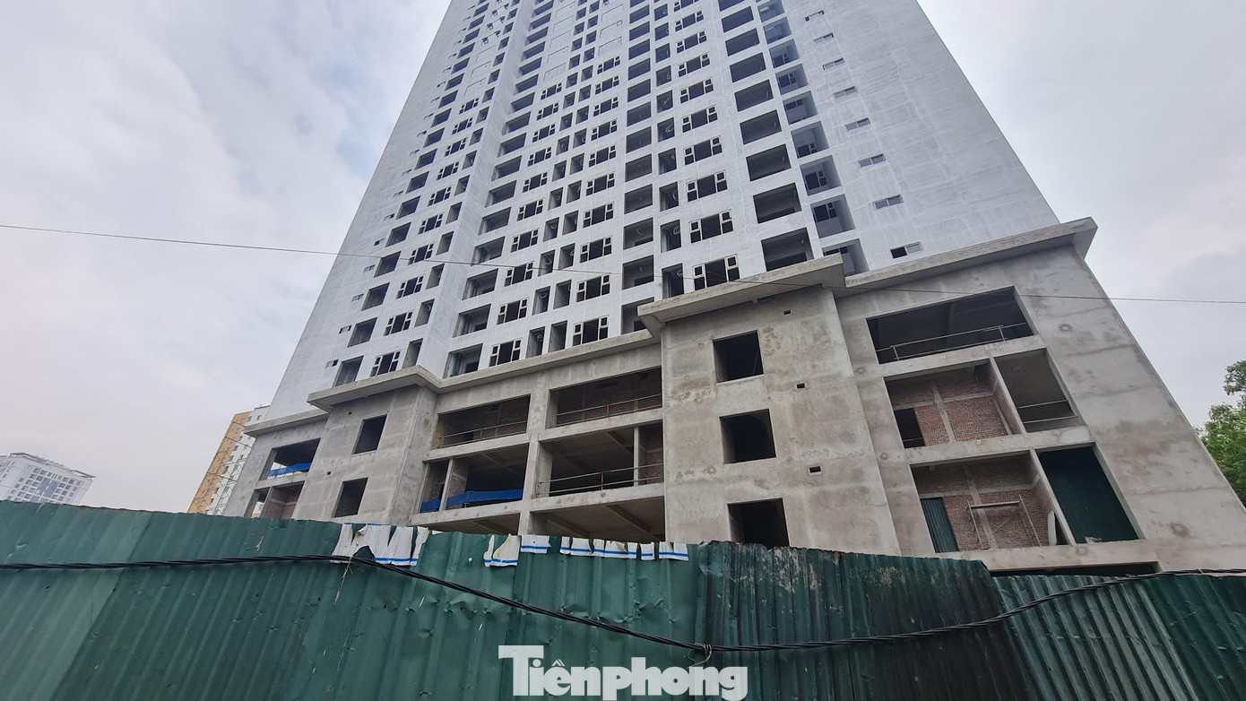 Xác nhận với PV, lãnh đạo UBND phường Hoàng Liệt (quận Hoàng Mai) cho biết, dự án Athena Complex Pháp Vân đến nay đang nợ tiền sử dụng đất và chậm bàn giao nhà cho người dân.