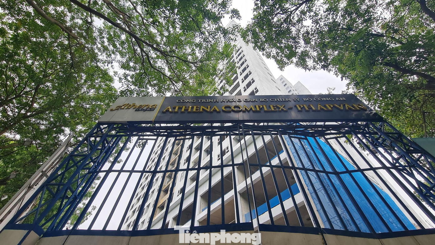 &quot;Tuy nhiên, hiện chủ đầu tư chưa hoàn thành việc giải quyết các kiến nghị của khách hàng và tiến độ của dự án đang rất chậm gây bức xúc cho người dân, các khách hàng tiếp tục phản ánh chủ đầu tư cố tình chây ỳ, không tôn trọng khách hàng, làm chậm tiến độ bàn giao nhà. UBND phường yêu cầu chủ đầu tư đẩy nhanh tiến độ, bàn giao nhà cho cư dân và đề nghị Sở Xây dựng, UBND quận Hoàng Mai vào cuộc để giải quyết&quot;, lãnh đạo UBND phường Hoàng Liệt thông tin.