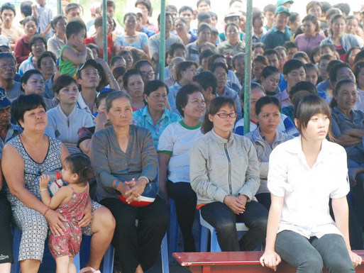 Phiên tòa thu hút sự quan tâm của nhiều người dân.