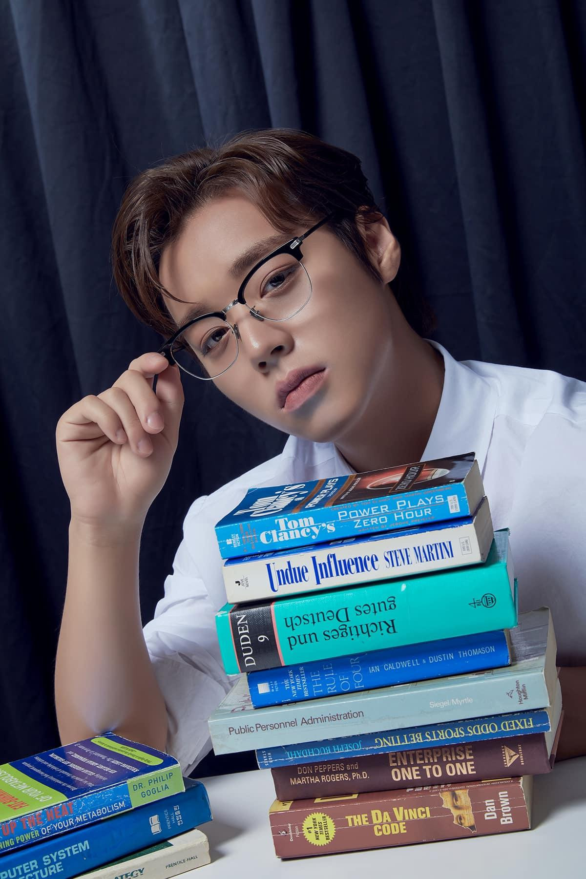 Dường như Park Jihoon chưa từng khiến người hâm mộ thất vọng trong bất kì tạo hình nào.