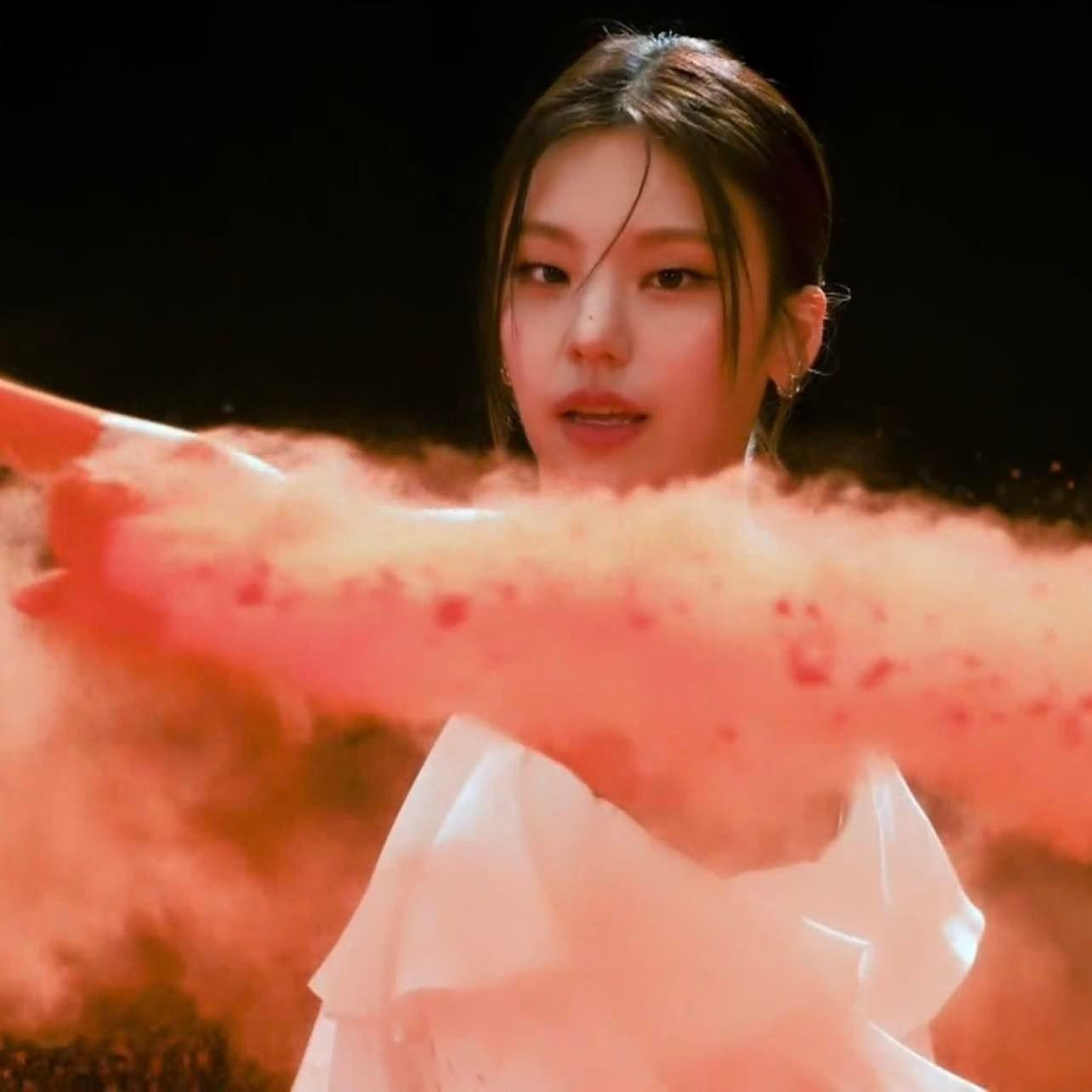 Yeji (ITZY) Yeji (ITZY)