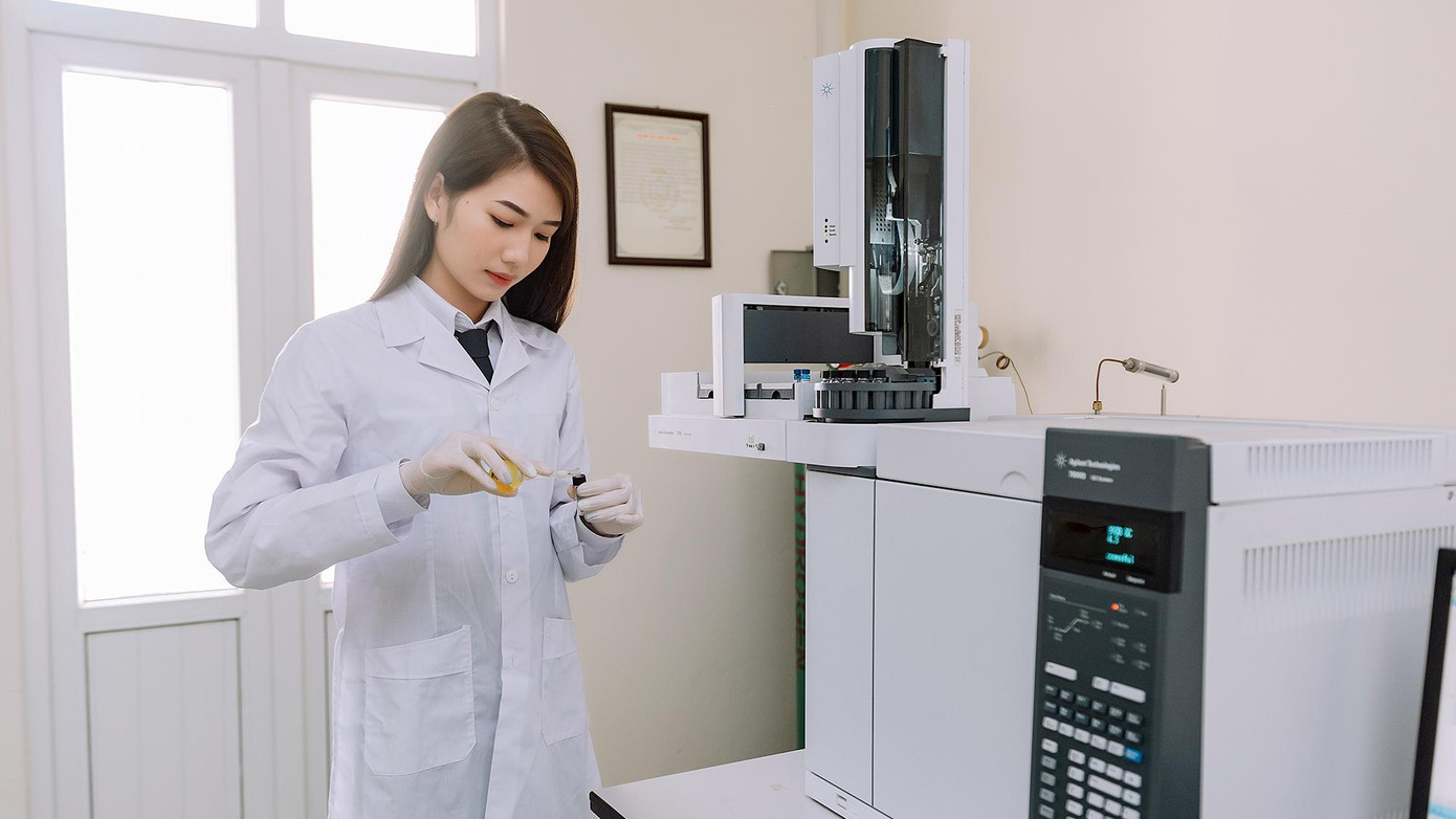 Sinh viên thực hành tại các phòng thí nghiệm