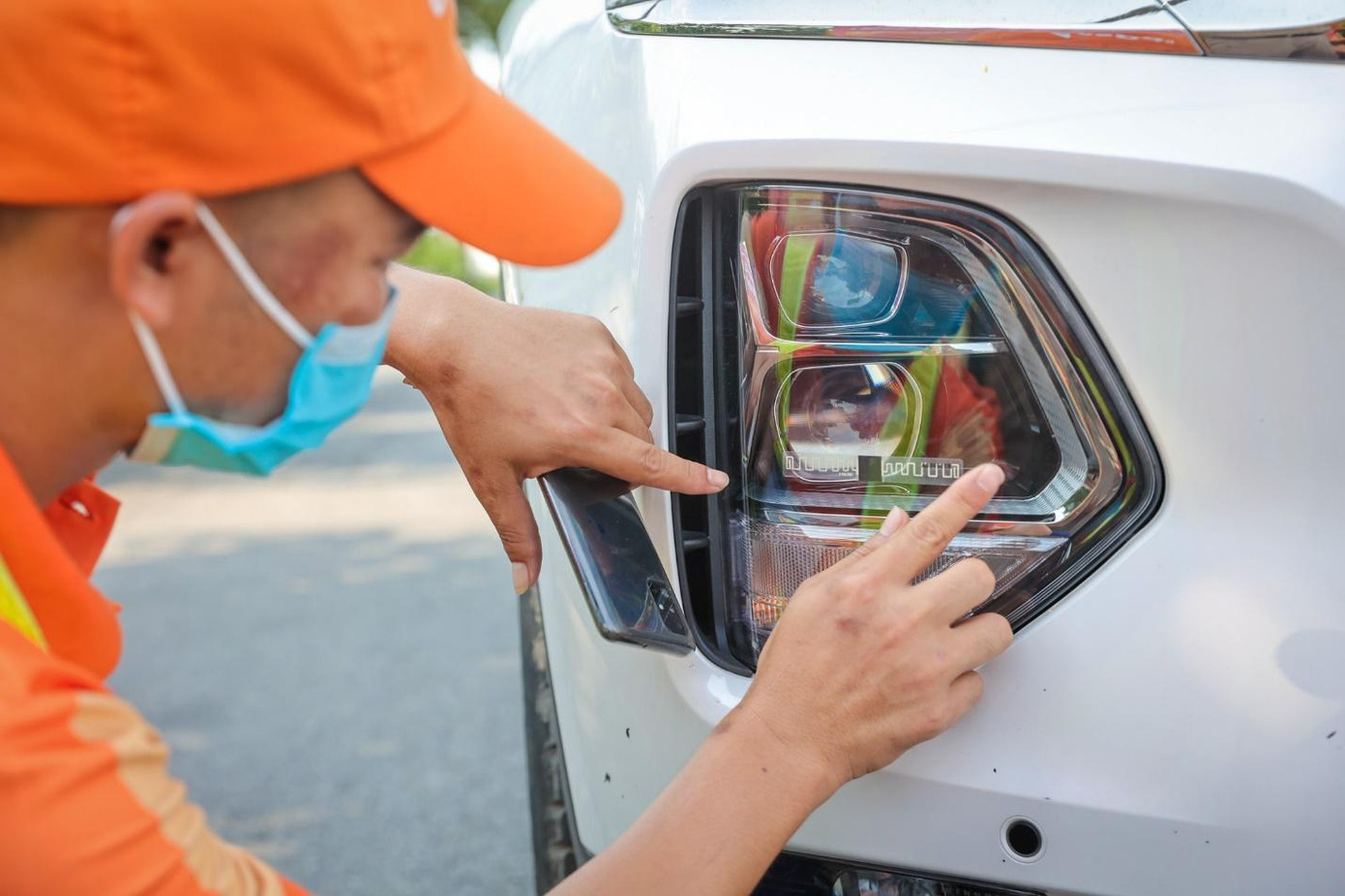 Thẻ RFID thuận tiện cho việc lắp đặt, triển khai, chi phí cũng thấp hơn nhiều so với thiết bị OBU của công nghệ DSRC.