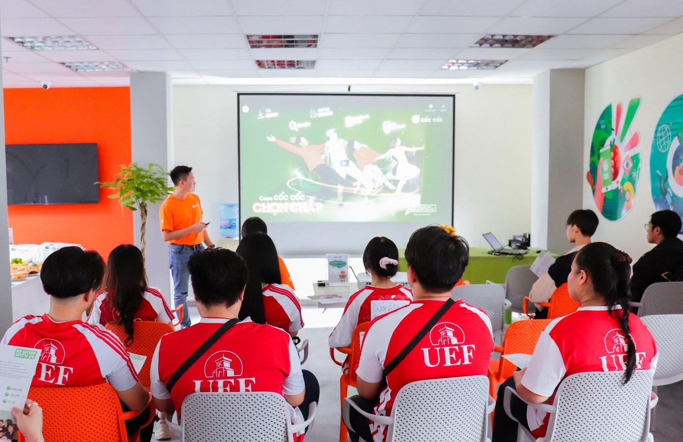 Nhóm ngành kinh tế luôn có sức hút đặc biệt với đông đảo thí sinh Nhóm ngành kinh tế luôn có sức hút đặc biệt với đông đảo thí sinh