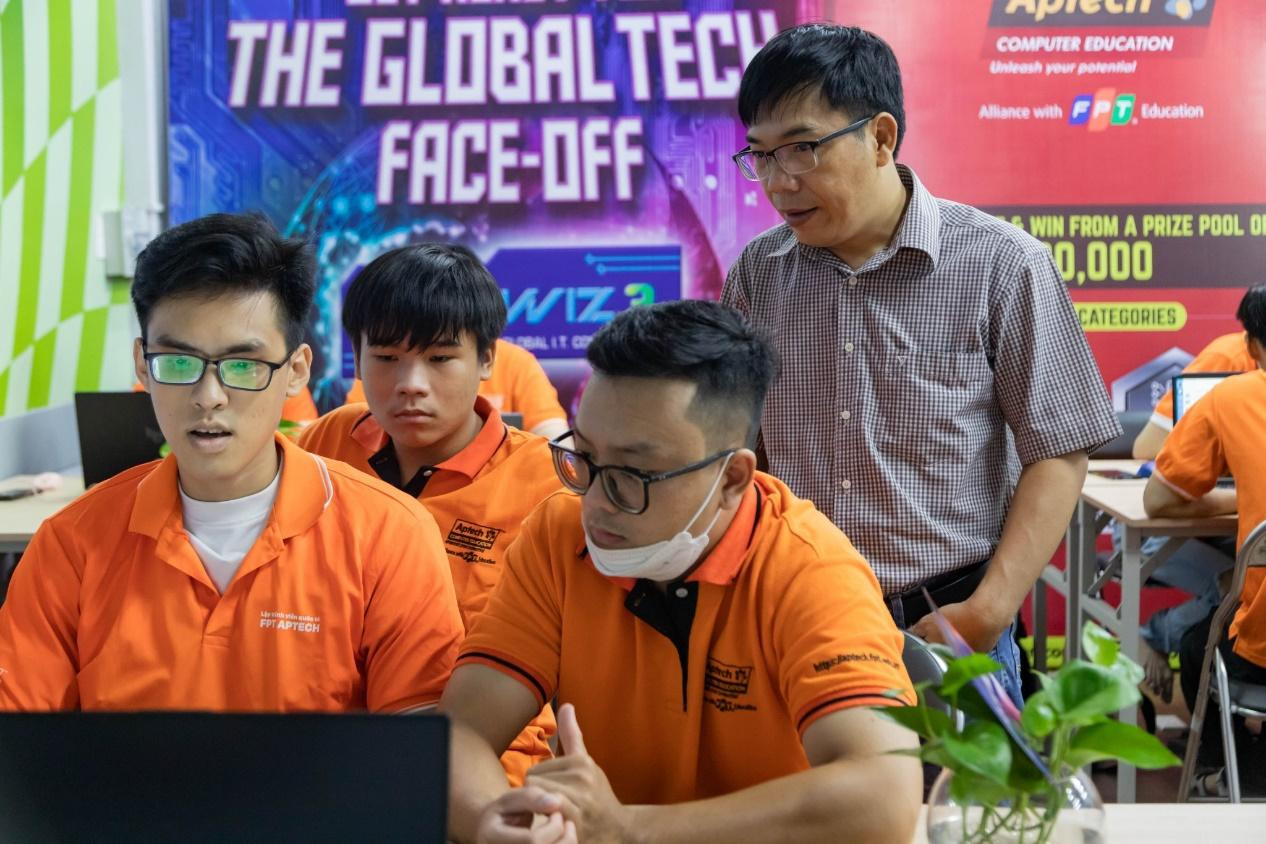 Hình ảnh các sinh viên FPT Aptech HCM trong cuộc thi Techwiz