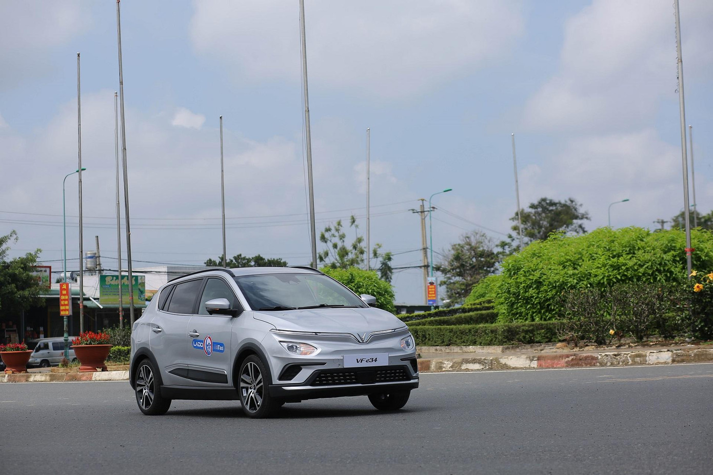 Nhờ chi phí vận hành, bảo dưỡng thấp nên nhiều hãng taxi đã lựa chọn ô tô điện thay thế cho xe xăng dầu truyền thống.