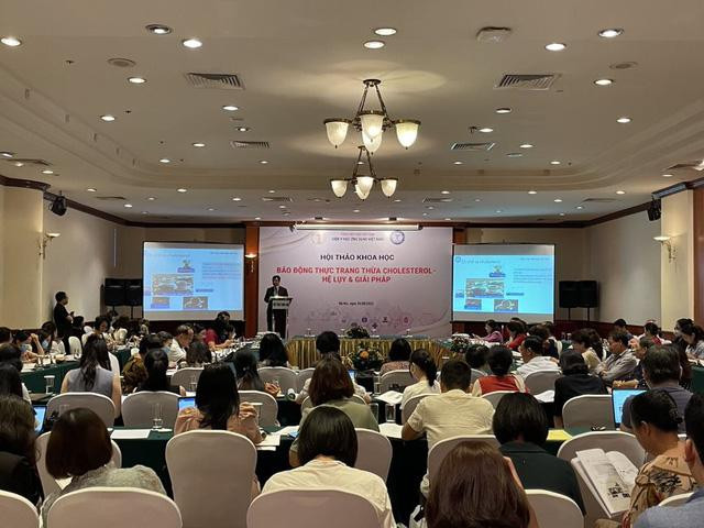 Các đại biểu dự hội thảo. Gần 50% người trưởng thành ở thành thị có mỡ máu cao, thừa cholesterol - Ảnh 1.