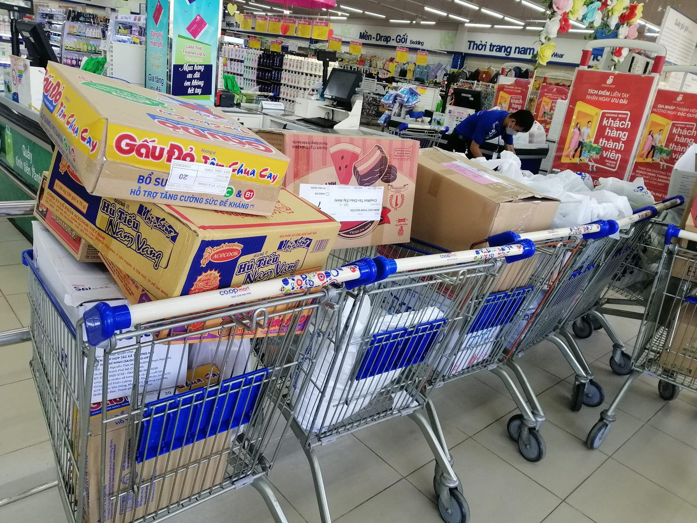 Hàng hóa tại 1 siêu thị ở Tây Ninh