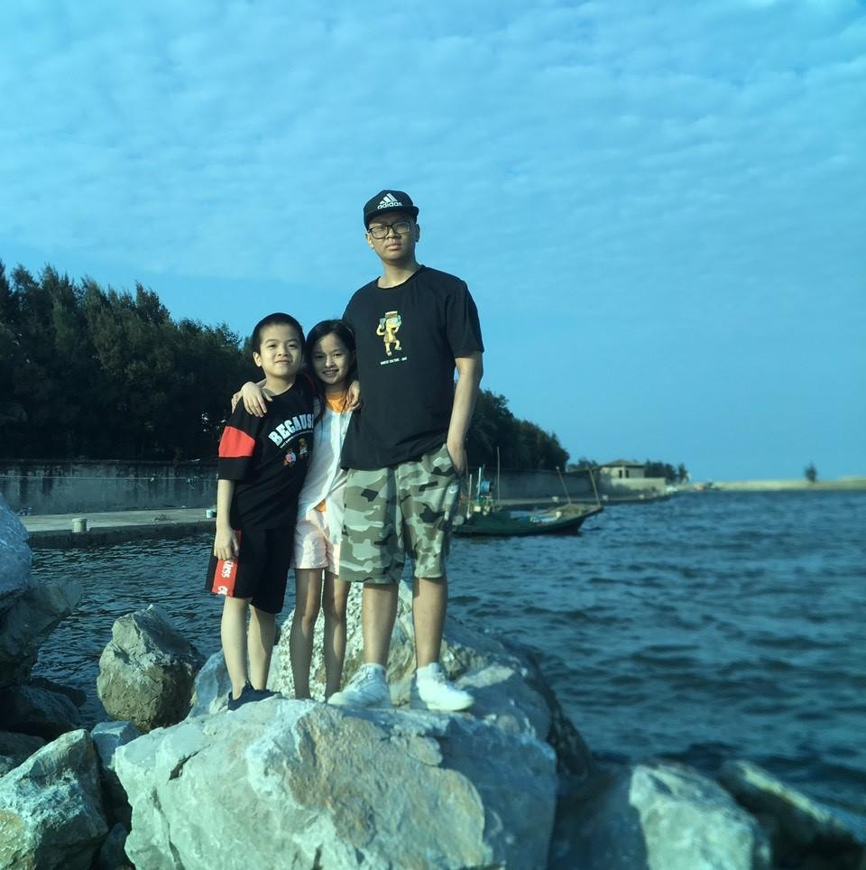 Sức khỏe hồi phục, Lâm Tùng đang có thời gian nghỉ dưỡng cùng gia đình trước khi trở lại trường đại học