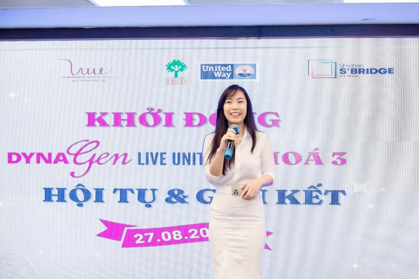 Bà Nguyễn Phương Linh – Viện trưởng MSD – United Way Việt Nam phát biểu khởi động chương trình: “Chúng tôi tin rằng thế hệ trẻ - với việc được tiếp cận giáo dục chất lượng và được trao quyền có thể phát huy tối đa tiềm năng của mình để vừa thành công trong sự nghiệp cá nhân, vừa sống gắn kết và trách nhiệm - trở thành những thủ lĩnh của sự thay đổi, mang lại những giá trị và tác động tích cực cho cộng đồng”. Bà Nguyễn Phương Linh – Viện trưởng MSD – United Way Việt Nam phát biểu khởi động chương trình: “Chúng tôi tin rằng thế hệ trẻ - với việc được tiếp cận giáo dục chất lượng và được trao quyền có thể phát huy tối đa tiềm năng của mình để vừa thành công trong sự nghiệp cá nhân, vừa sống gắn kết và trách nhiệm - trở thành những thủ lĩnh của sự thay đổi, mang lại những giá trị và tác động tích cực cho cộng đồng”.