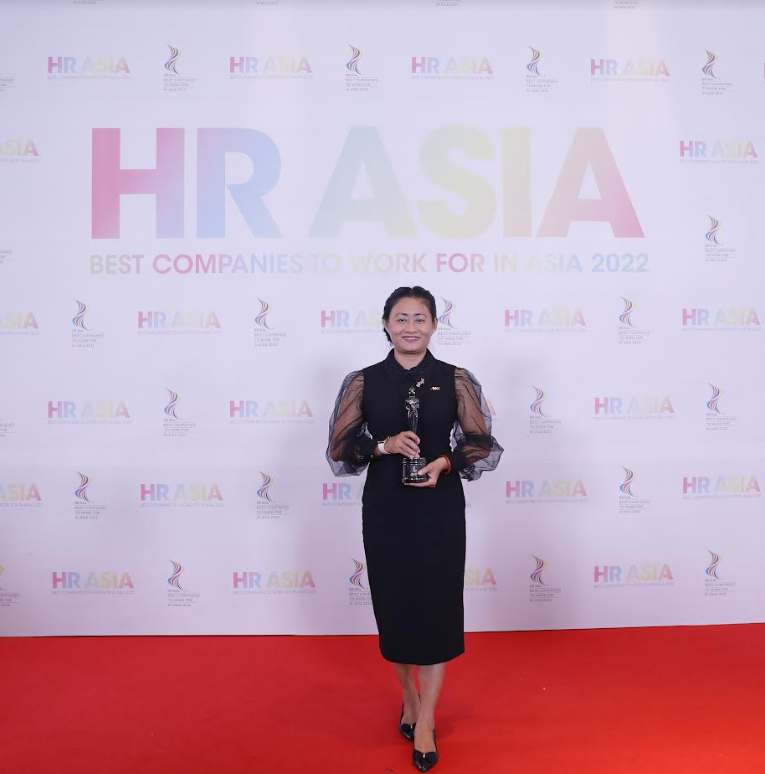 Bà Trần Thị Tuyết Trinh tại sự kiện “Nơi làm việc tốt nhất Châu Á” Bà Trần Thị Tuyết Trinh tại sự kiện “Nơi làm việc tốt nhất Châu Á”