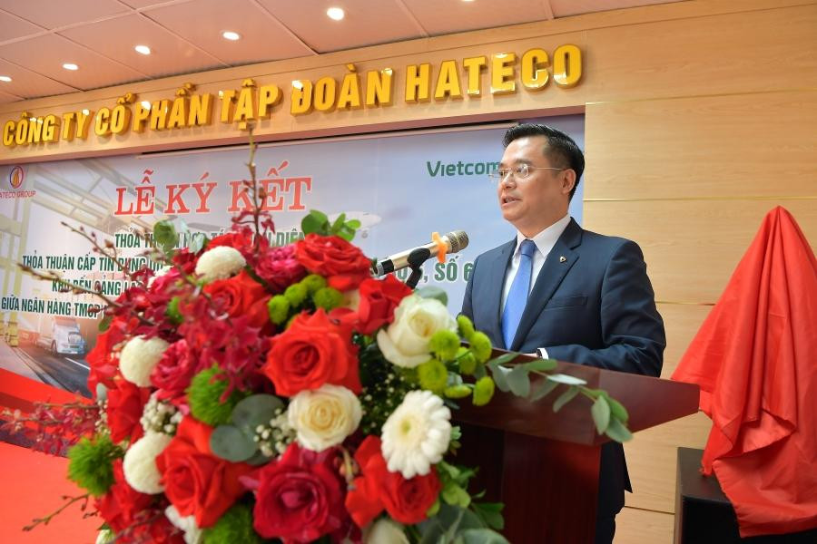 Ông Nguyễn Thanh Tùng – Phó Tổng giám đốc phụ trách BĐH Vietcombank phát biểu tại Lễ ký kết Ông Nguyễn Thanh Tùng – Phó Tổng giám đốc phụ trách BĐH Vietcombank phát biểu tại Lễ ký kết