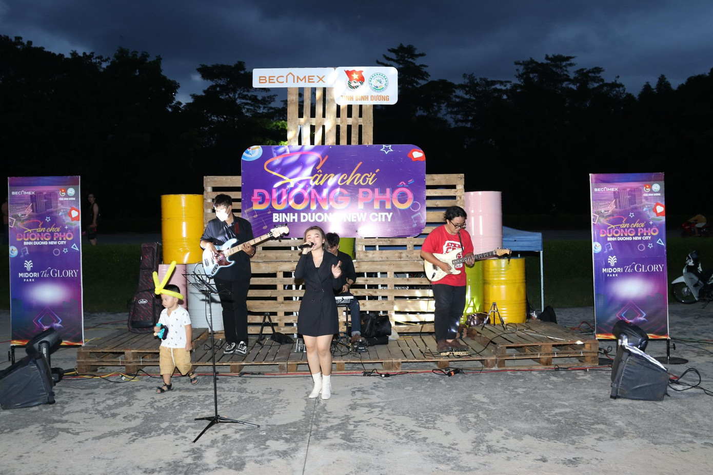 Các tiết mục biểu diễn âm nhạc mang phong cách trẻ trung hiện đại