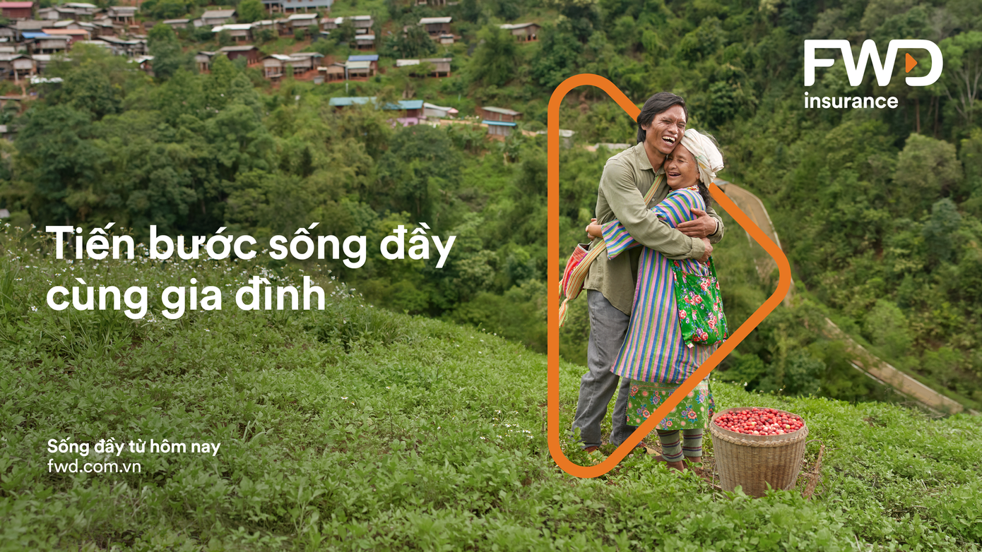 Sau 2 năm sống xa gia đình, anh Somchai Jayo đã được gặp lại những người thân yêu của mình. Đây cũng là lần đầu tiên anh được trải nghiệm cảm giác du lịch bằng máy bay và tàu lửa! Sau 2 năm sống xa gia đình, anh Somchai Jayo đã được gặp lại những người thân yêu của mình. Đây cũng là lần đầu tiên anh được trải nghiệm cảm giác du lịch bằng máy bay và tàu lửa!