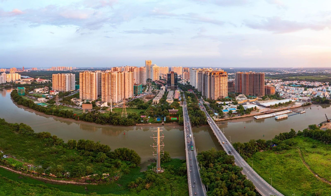 Tuyến đường huyết mạch Nguyễn Hữu Thọ đang được đầu tư mạnh với các dự án tỷ đô, quy mô lớn. Tuyến đường huyết mạch Nguyễn Hữu Thọ đang được đầu tư mạnh với các dự án tỷ đô, quy mô lớn.