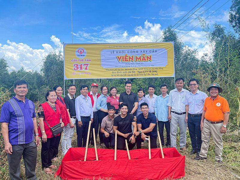 YB Spa cùng BLĐ địa phương tại buổi lễ khởi công xây cầu YB Spa cùng BLĐ địa phương tại buổi lễ khởi công xây cầu