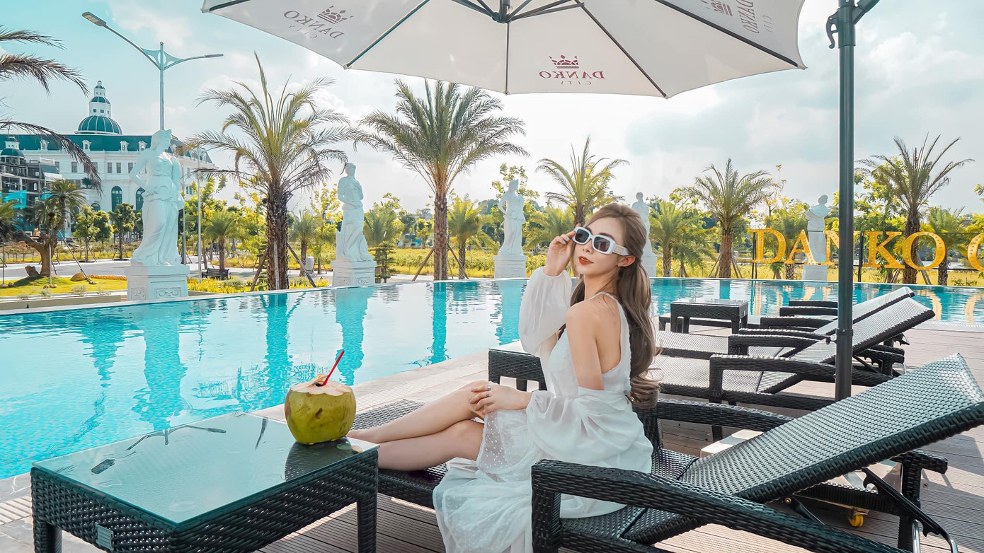 Bể bơi phong cách resort trong KĐT Danko City cũng là địa điểm check-in quen thuộc Bể bơi phong cách resort trong KĐT Danko City cũng là địa điểm check-in quen thuộc