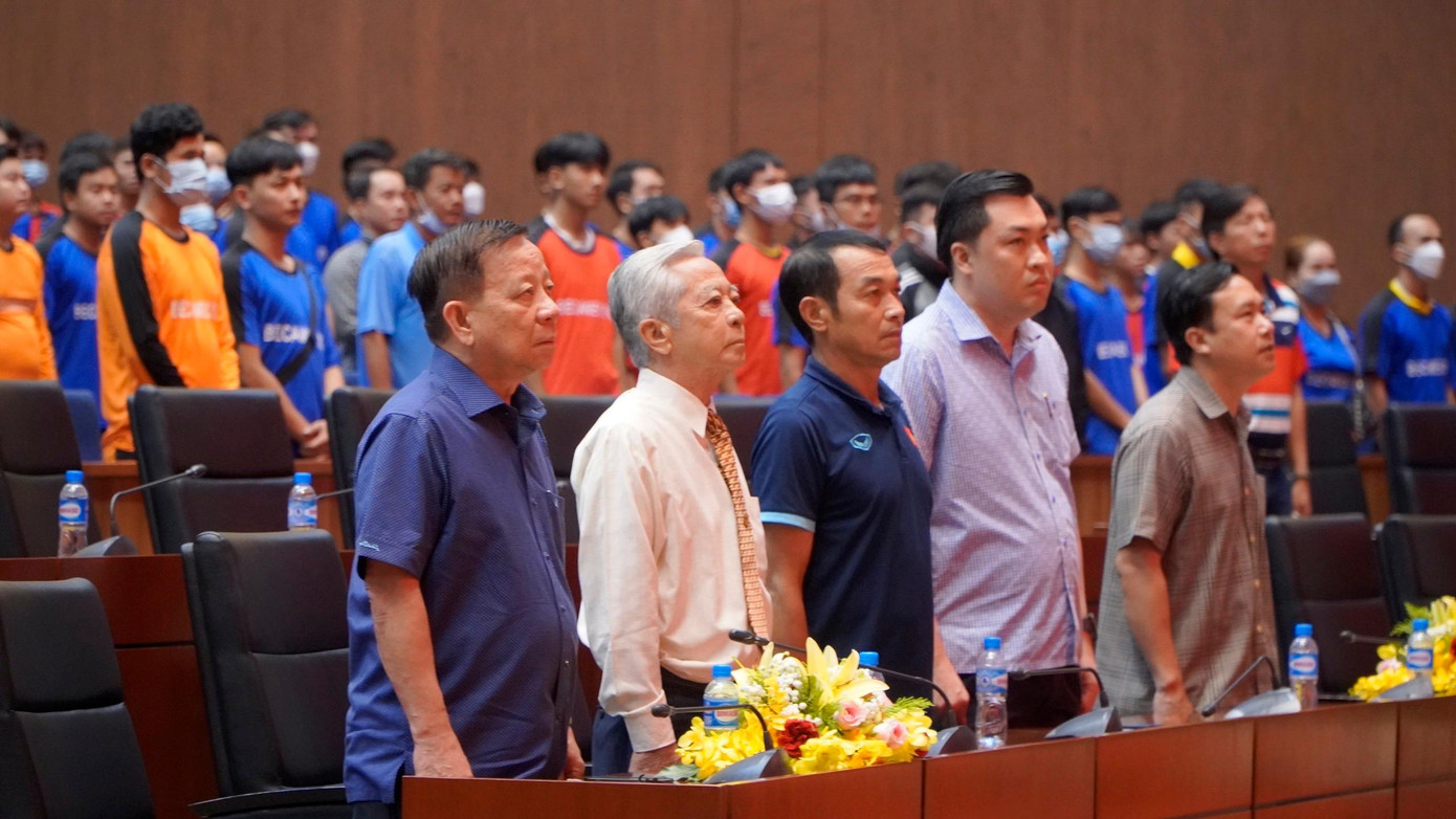 Các đại biểu dự lễ khai mạc Giải bóng đá Thành phố Mới Bình Dương tranh cúp Becamex IDC lần thứ XV, năm 2022.