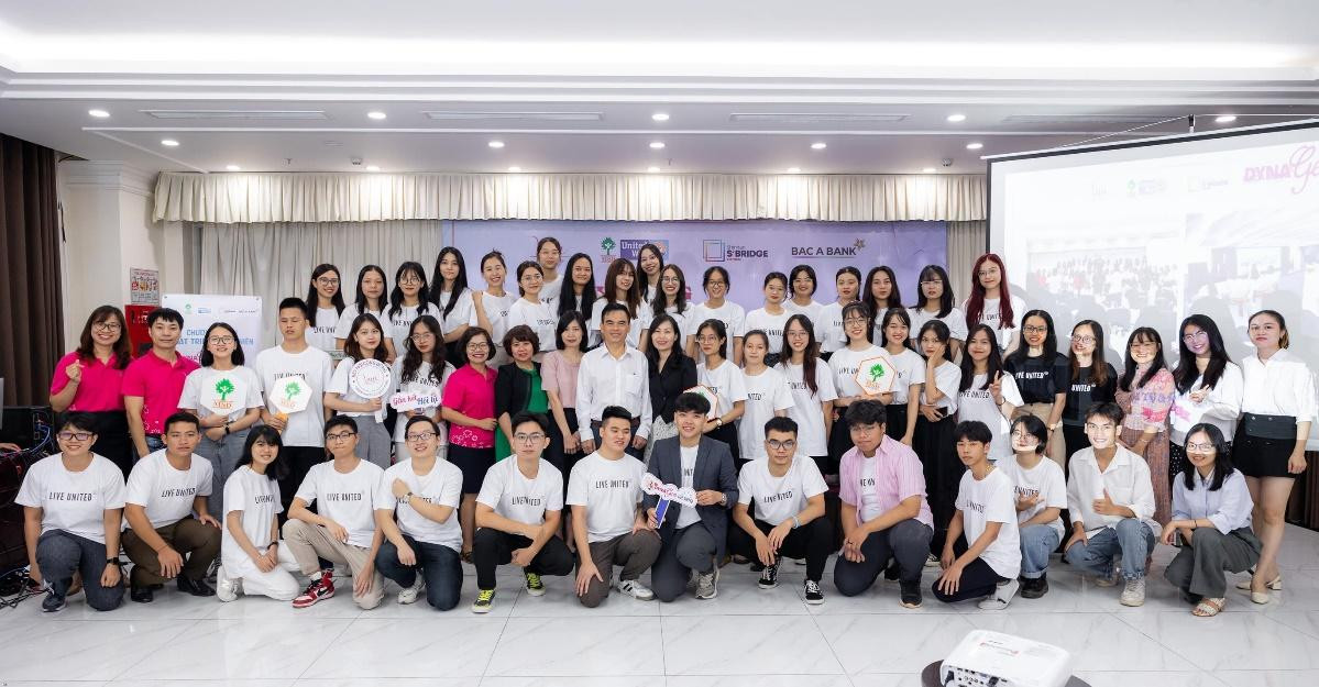 Trong tổng số thành viên khóa 3, có 52 thành viên đang học tập và làm việc tại Hà Nội và 28 thành viên đến từ TP. Hồ Chí Minh. Đây là những gương mặt xuất sắc vượt qua gần 200 hồ sơ ứng tuyển trong năm nay Trong tổng số thành viên khóa 3, có 52 thành viên đang học tập và làm việc tại Hà Nội và 28 thành viên đến từ TP. Hồ Chí Minh. Đây là những gương mặt xuất sắc vượt qua gần 200 hồ sơ ứng tuyển trong năm nay