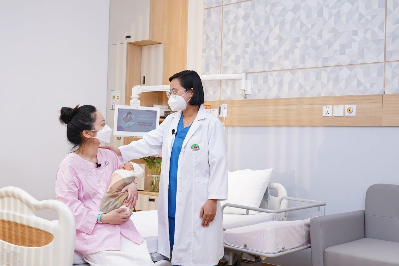 Các chuyên gia Y tế khuyến cáo nên cho trẻ bú mẹ để tăng cường miễn dịch. Các chuyên gia Y tế khuyến cáo nên cho trẻ bú mẹ để tăng cường miễn dịch.