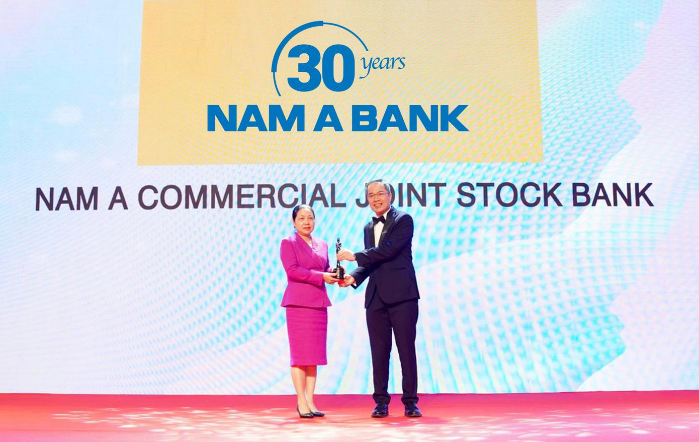 Đại diện Nam A Bank nhận giải thưởng “Nơi làm việc tốt nhất châu Á 2022” Đại diện Nam A Bank nhận giải thưởng “Nơi làm việc tốt nhất châu Á 2022”