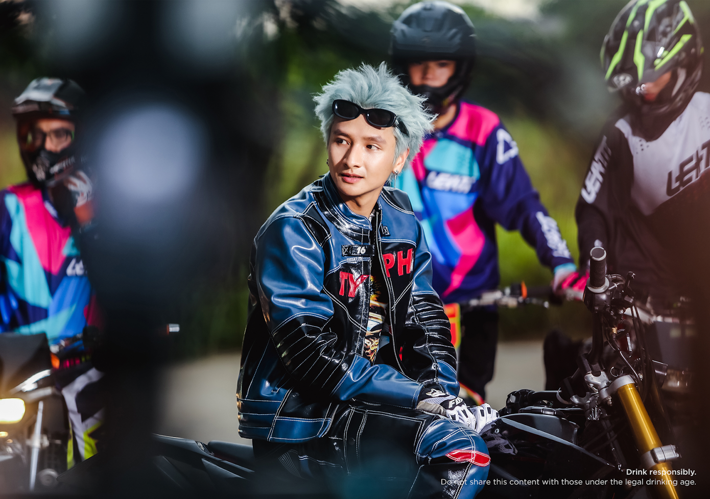 Khoảnh khắc chụp lén nhưng 16 Typh vẫn toát lên cá tính chất chơi, không lẫn vào đâu được của mình Khoảnh khắc chụp lén nhưng 16 Typh vẫn toát lên cá tính chất chơi, không lẫn vào đâu được của mình