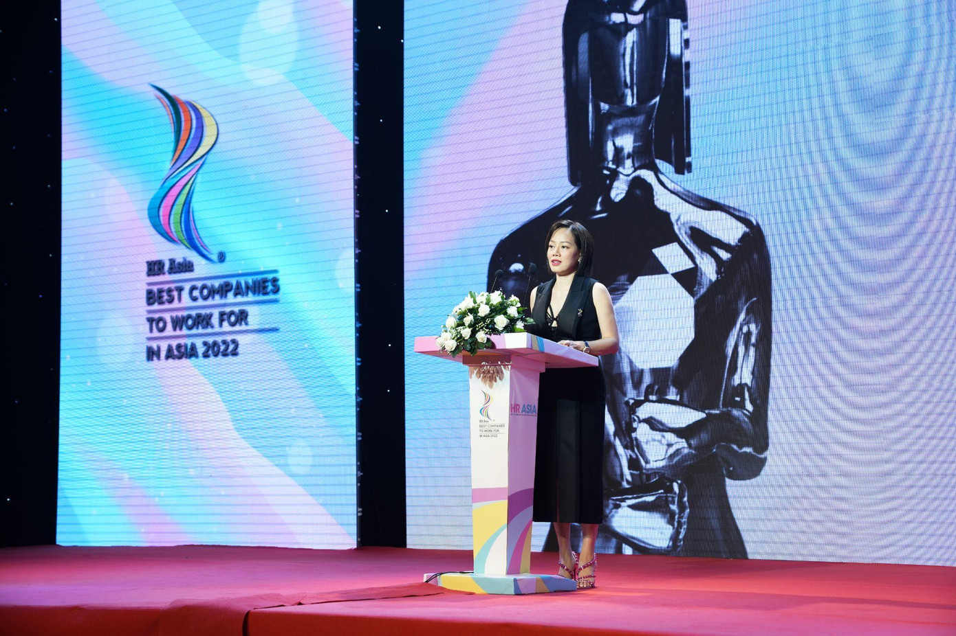 Bà Ngô Thị Thùy Linh (Chủ tịch HĐQT AAS) phát biểu trong lễ nhận giải