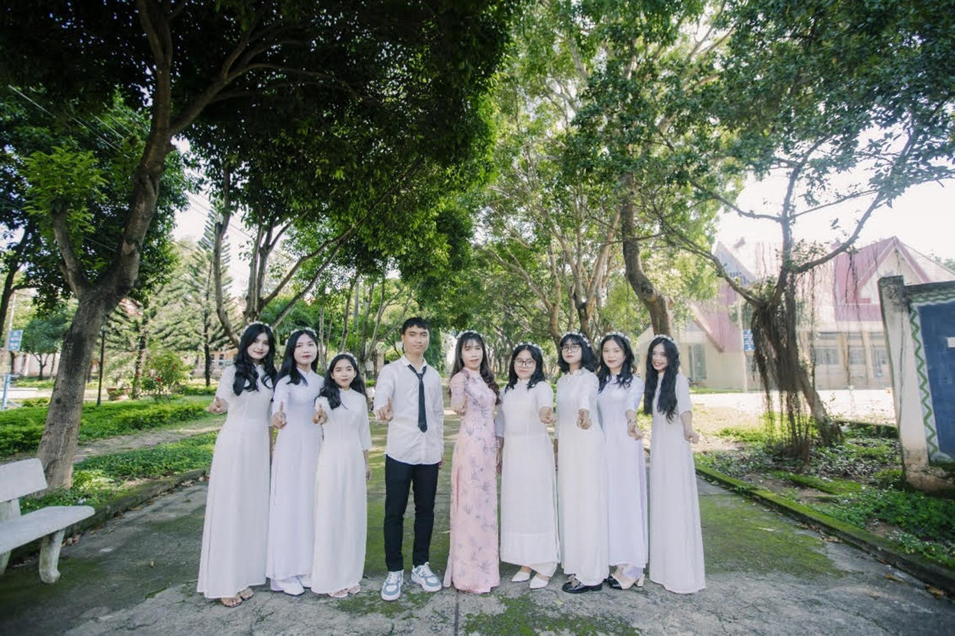 Tình bạn đẹp trong những năm tháng học Phổ thông sẽ là hành trang ấm áp Hoài Nhi mang theo trên chặng đường mới tại ĐH Duy Tân Tình bạn đẹp trong những năm tháng học Phổ thông sẽ là hành trang ấm áp Hoài Nhi mang theo trên chặng đường mới tại ĐH Duy Tân