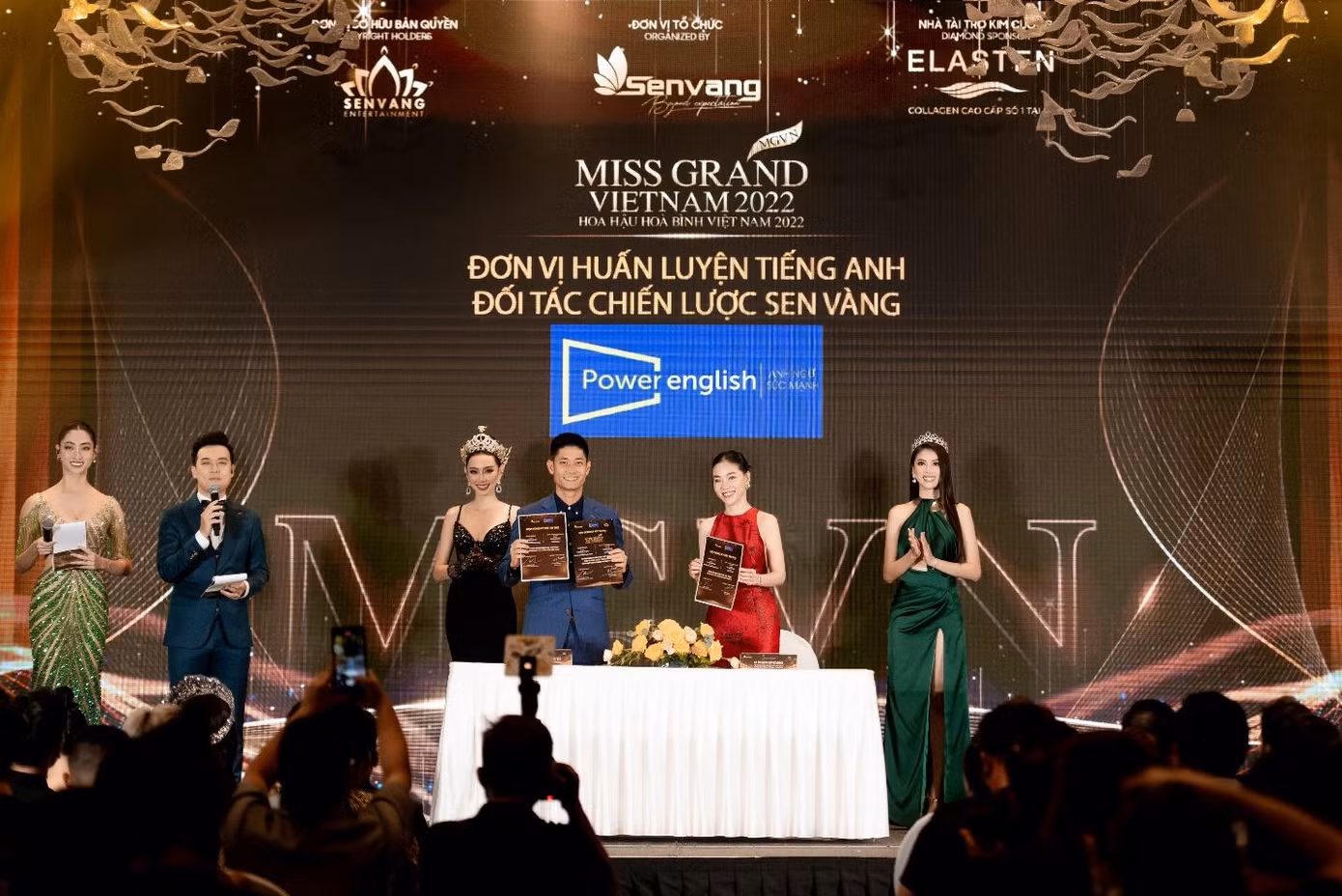 Hai bên hoàn thành nghi thức ký kết và chính thức trở thành đối tác chiến lược