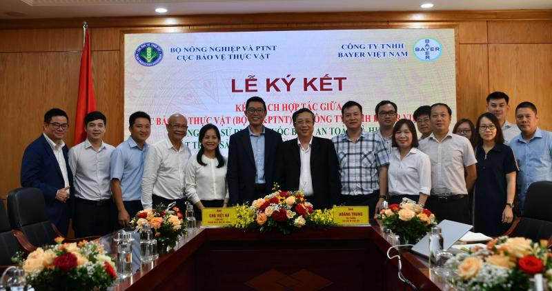 Các đại biểu tham dự buổi lễ ký kết