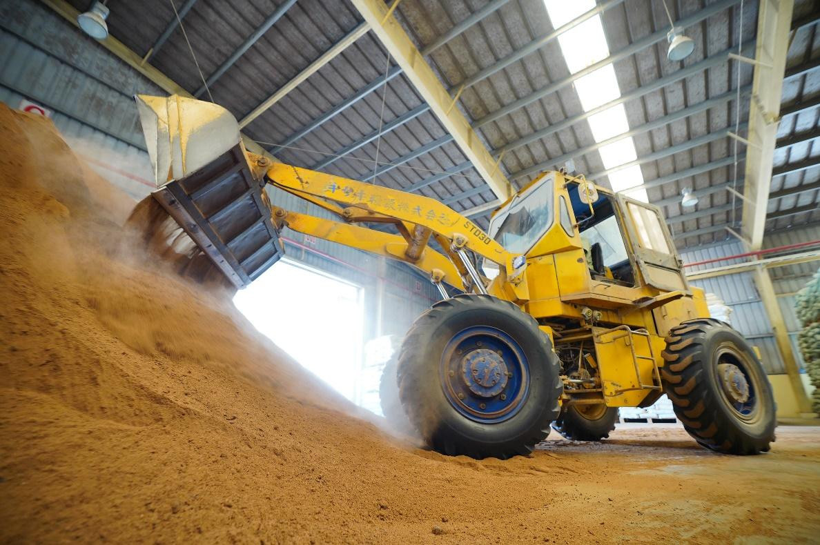 Nguồn nguyên liệu phục vụ cho sản xuất thức ăn chăn nuôi của nhà máy đều được quản lý chặt chẽ, nghiêm ngặt theo quy trình 6 bước để đảm bảo chất lượng, an toàn.