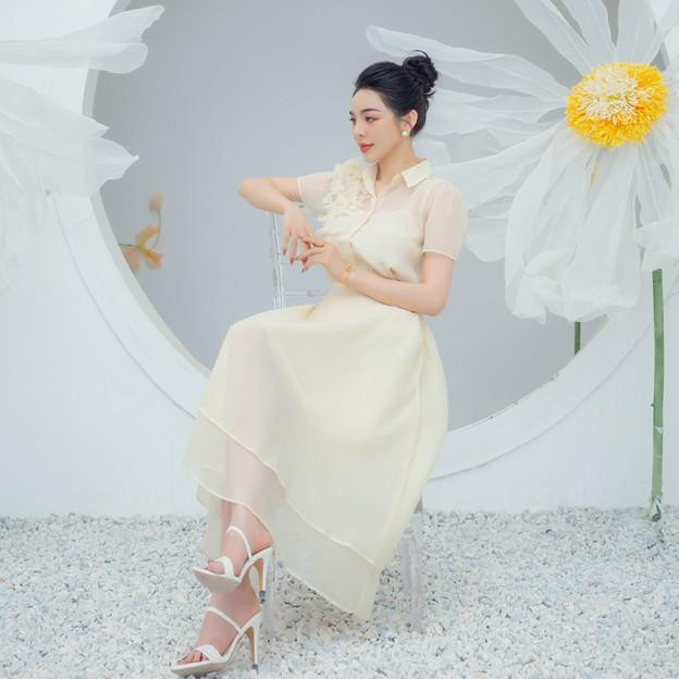 D.Liebe - thương hiệu thời trang công sở dành riêng cho phái đẹp chắc chắn là một thương hiệu nàng nên tìm hiểu.