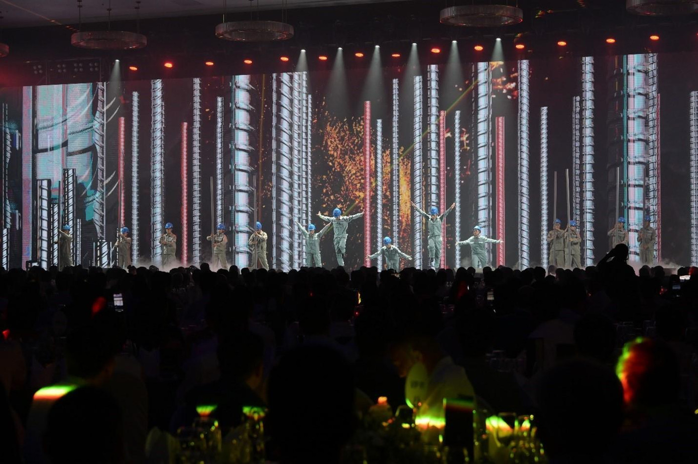 Đại vũ kịch Hành trình tuổi 30 tái hiện lại những dấu mốc quan trọng của Tập đoàn Hòa Phát