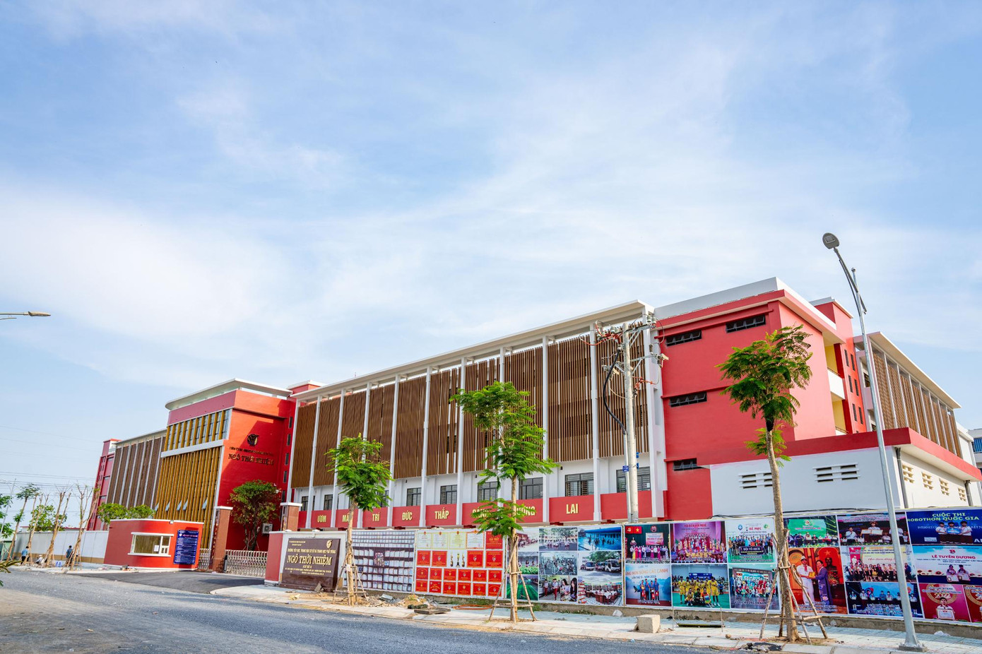 Con em cư dân Akari City được thụ hưởng môi trường giáo dục tiên tiến và toàn diện tại trường liên cấp Ngô Thời Nhiệm. Con em cư dân Akari City được thụ hưởng môi trường giáo dục tiên tiến và toàn diện tại trường liên cấp Ngô Thời Nhiệm.